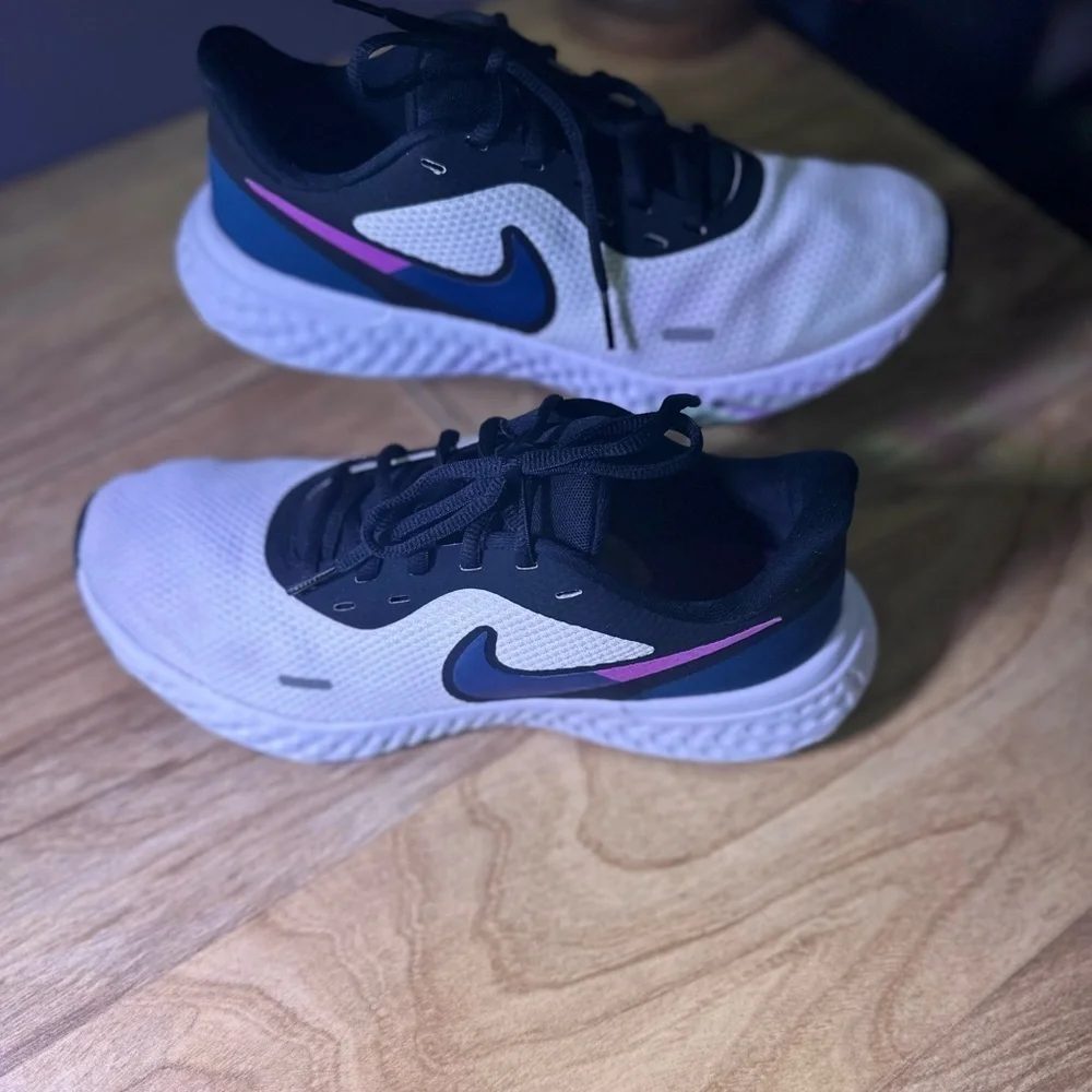 Nike sleek athletic
